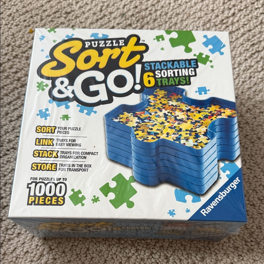 NWT Ravensburger Sort & Go Stackable Sorting Trays - Blue and Green